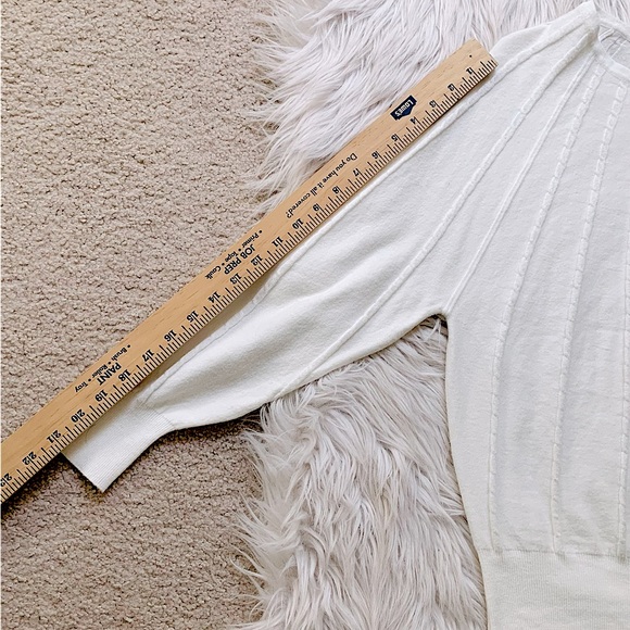 TAHARI Off-white Sweater w/ Ascend Stitching - Picture 11 of 12